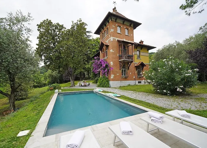 Maria Villa *